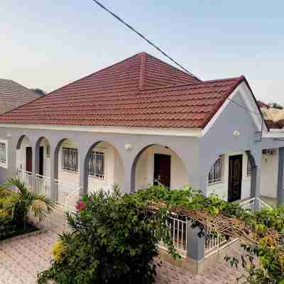 Cosy family orientated Villa only minutes from the beach and essential amenities Hotel Exterior