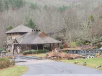 Paradise found! Escape,relax, renew and retreat to nature. Lakefront views await - Boutique