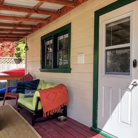Quaint Cozy Studio w/ Offstreet Parking
