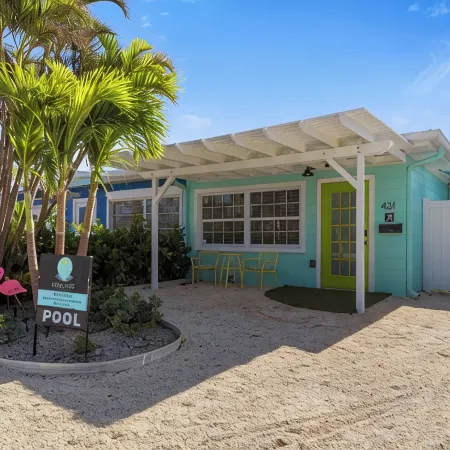 Close to beach, private heated pool, bikes, beach chairs & more!
