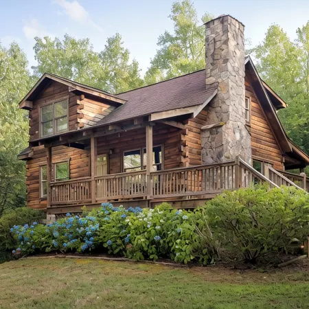 Shenandoah Log Cabin *Hot Tub Indoor Fireplace*