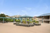 Kona Reef F2 Charming Oceanfront Condo for 4!