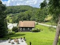 2 Views!  Front view of Lake Glenville & back view of Christmas Tree farm! - Alppimaja