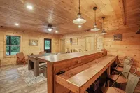 Modern Rustic Retreat ~Newly Built with Hot Tub and EV Charger, ~6mi to Ash Cave