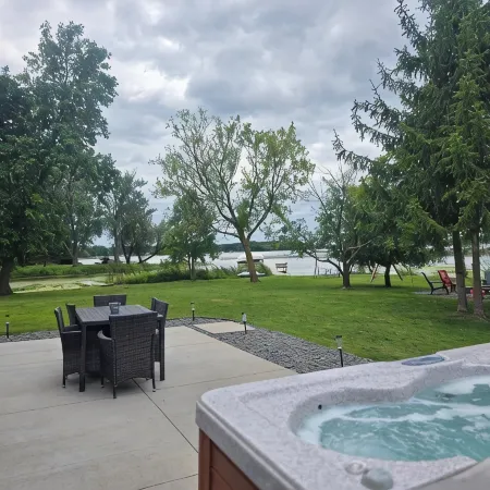 New Modern Lakefront Cabin on West Rush Lake