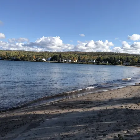 Large Vacation Home Across from Lake Superior & Short Walk to Lighthouse!!