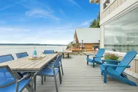 Beachfront, Water & Mountain Views, Epic Deck on Whidbey Island!