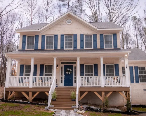 HOME AWAY FROM HOME/ 2 -story modern farmhouse at Lake Gaston  /HOT TUB AUG 1 Hotels in Sixpound