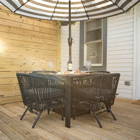 Beautiful Remodeled Downtown Frederick Cottage (Pet-Friendly)