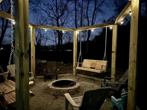 Quiet Cabin on Walnut Creek, Covered Deck, Hot Tub, Swimming Hole, Shelter House