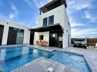Enjoy 360 degree views from the eagle's nest and roof garden - บังกะโล