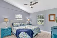 The Dahl House in Sebastian, just minutes to the Indian river and Wabasso Beach. - 3-Star