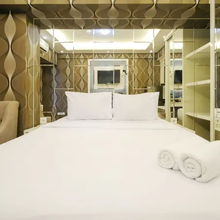 Comfy Studio Connected to Mall at Tanglin Supermall Mansion Apartment By Travelio Hotels in Sambikerep