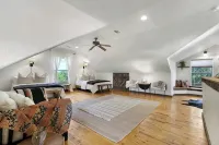 Luxury Home with Fire Pit & Hill Country Views