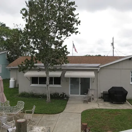 3 BR 2 Bath Salt Air Retreat on Deep Water Canal Minutes to the Gulf