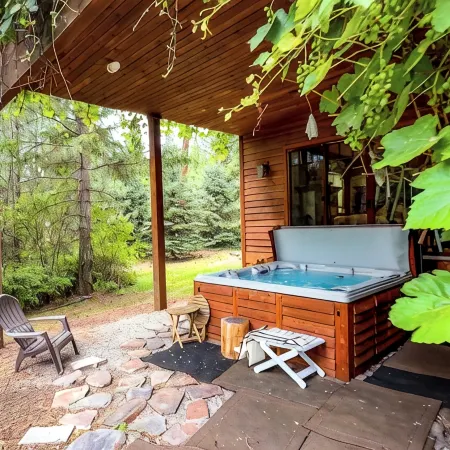 Cdas Finest Secluded Waterfront Estate 7000 Sq ft 5 Forested Acres-Close to Town