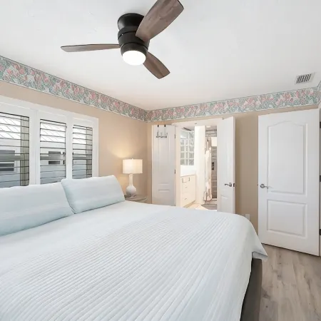 Beachfront 2 Bedroom Condo on Casey Key