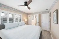 Beachfront 2 Bedroom Condo on Casey Key - 4-Star