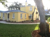 C6, Romantic apartment in city center, Flagler location, near beaches, parking!
