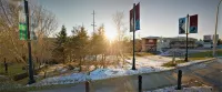 Chalet Inn Motel - parking