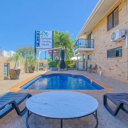Emerald Central Palms Motel