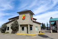 Super 8 by Wyndham Medicine Hat AB Hotel di 