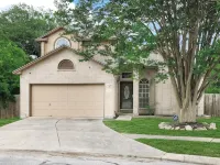 Spacious 5-bedroom house with private pool in a central San Antonio location. Hotels in Live Oak