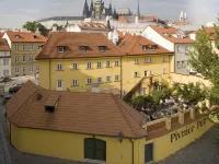 Archibald at the Charles Bridge