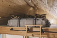 Cozy Cabin near Mt Hood with Hot Tub