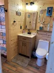Dora’s Cabin at Grans – Flathead Lakefront, Firepit, Dock, Kayaks, Pet Friendly.
