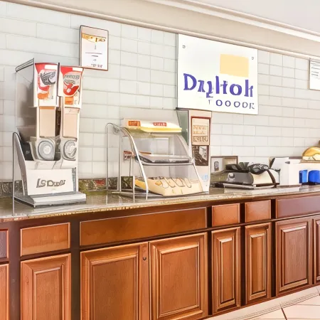 Days Inn by Wyndham Birmingham/West Отели рядом с достопримечательностью «Стадион «Легион-Филд»»