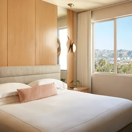 Kimpton HOTEL WILSHIRE by IHG Отели рядом с достопримечательностью «Торгово-развлекательный комплекс The Grove»