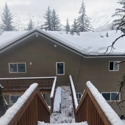 Stunning New Girdwood Home Minutes from Alyeska Hotels near Chair 7