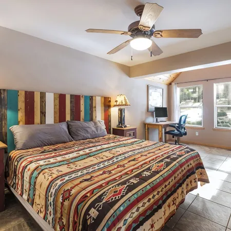Retreat on Golf Course, Mountain Views, Hot Chocolate Bar, Sleeps 12!
