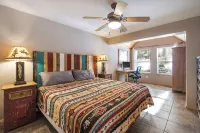 Retreat on the Green, Great Outdoor Space, Close to Bike Trails - Sleeps 8-12