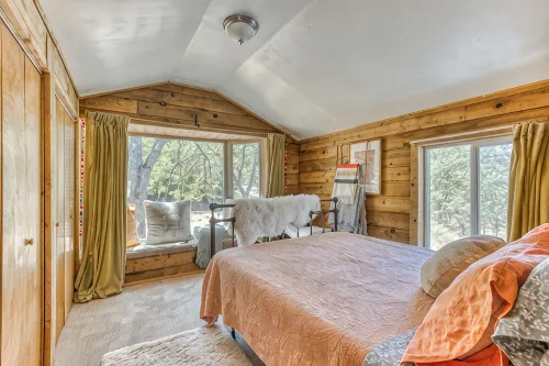 Cozy Cabin "Hygge" Getaway- Explore the Gorge