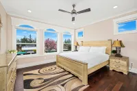 Spacious 5BR Retreat New Seattle - Wifi