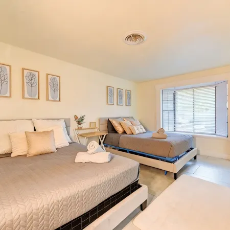 Vila Hearts- 5BD with pool, Hot tub, Sauna, Arcade, Bar all you need N the Strip
