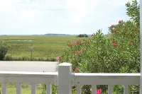 Folly Beach Condo with Water Views! - 4-Sterne