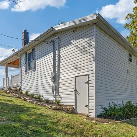 Mountain View Bungalow in Front Royal