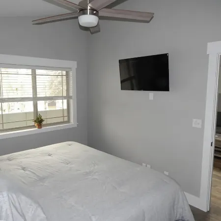 Downtown Charmer - Spacious 1 Bed 1 Bath  - Adventure Basecamp
