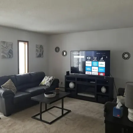 Spacious 1 Br Apartment Located above a Boutique. Centrally Located Downtown.