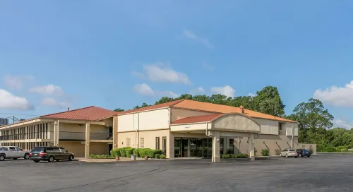 Red Roof Inn & Suites Manchester, TN