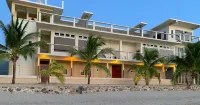Trujillo Airport Beach Suites Hotele w: 