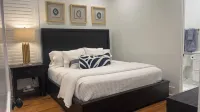 Luxury Bulldog Cottage! -  Privatzimmer