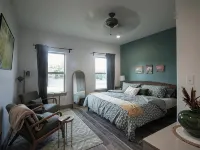 Hot Tub Paradise: Fire Pit - BBQ - Family/Couples Hotels in Denison