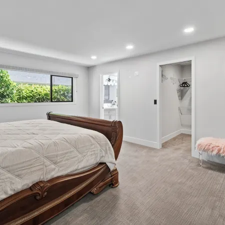Private Beach in Little Norway, Hot Tub, 4000 sqft and more!