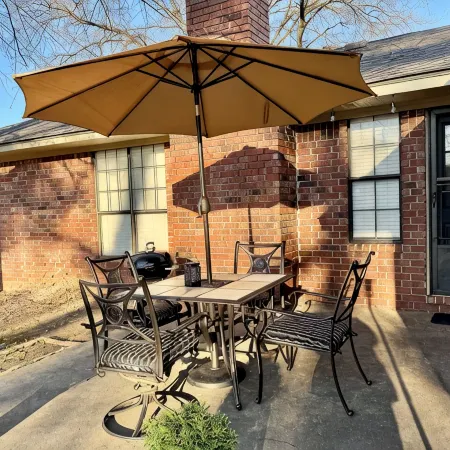 Guest Favorite, Charming Home Near I-40 & I-540 and Near Ft. Smith