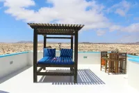 Privilege Bay- Villa Eesha-sea view and natural park view. Beach front location. - Kolam Renang Peribadi
