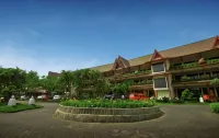 Kusuma Agrowisata Resort & Convention - Uima-altaat
